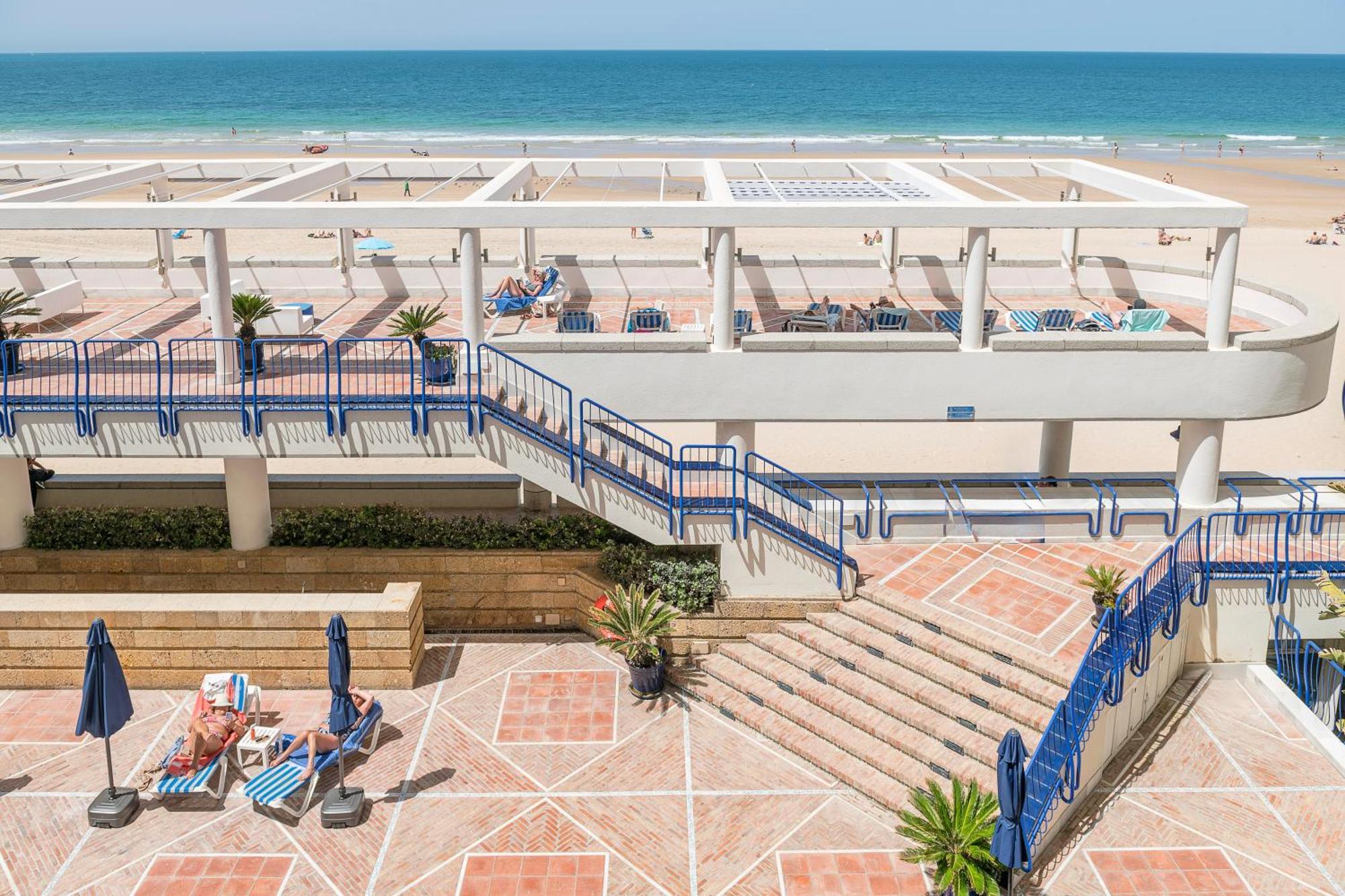 Hotel Playa Victoria Cádiz Exterior photo